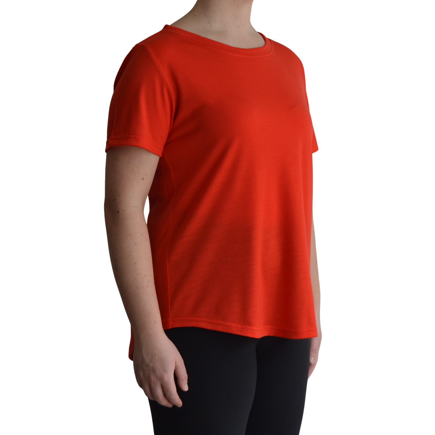 Links merino short sleeve t-shirt in mandarin. Model faces forward on a 45 degree angle